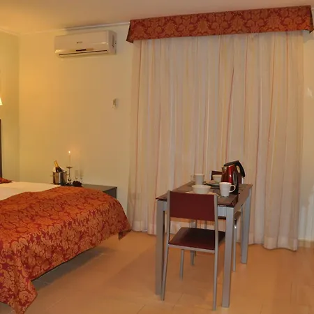 Safari Apartmanhotel 2*