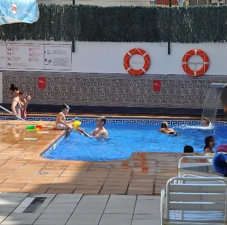 Safari Apartahotel 2*