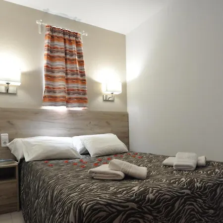 Aparthotel Safari 2*